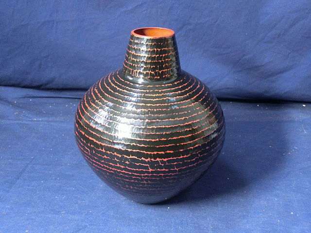 割引特注品 玉川堂 製 細口線條文 鎚起銅器 花瓶（共箱）茶道具（壷）