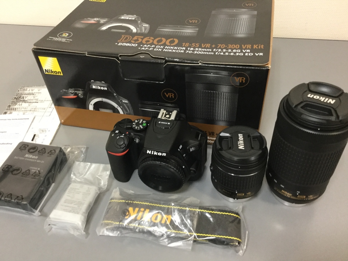 カメラ、光学機器 美品 Nikon D5600 ダブルズームキット デジタル一眼