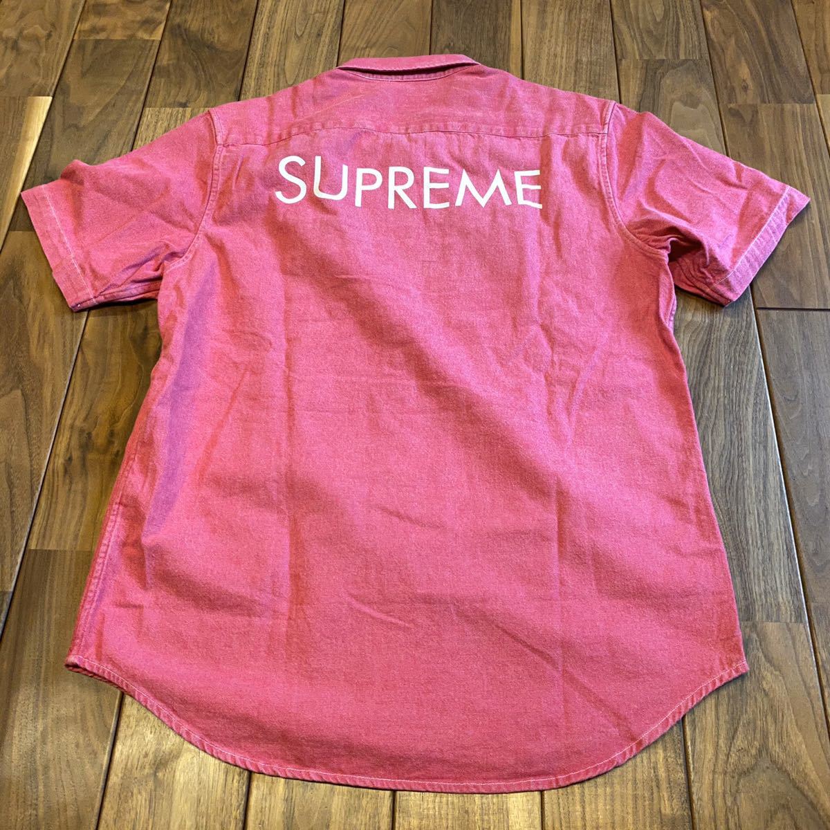 送料無料，安い 15SS Supreme Classic Logo Denim Shirt バックプリント クラシック ロゴ 半袖 デニム シャツ ピンク L(トップス)｜売買されたオークション情報、yahooの商品情報をアーカイブ公開 - オークファン 男性用