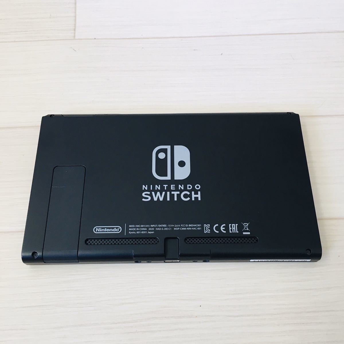 ②【動作良好】新型 ニンテンドー スイッチ 本体のみ 2020年製 外箱
