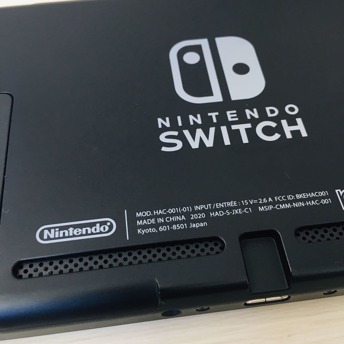 ②【動作良好】新型 ニンテンドー スイッチ 本体のみ 2020年製 外箱