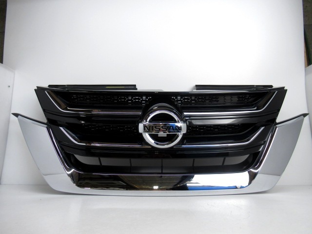 人気，正規品 日産 セレナ ハイウェイスター C27 純正 フロント グリル カメラ穴あり 62310 5TF0A 62310 5TF0B n044184(フロント)｜売買されたオークション情報、yahooの商品情報をアーカイブ公開 - オークファン 日産用