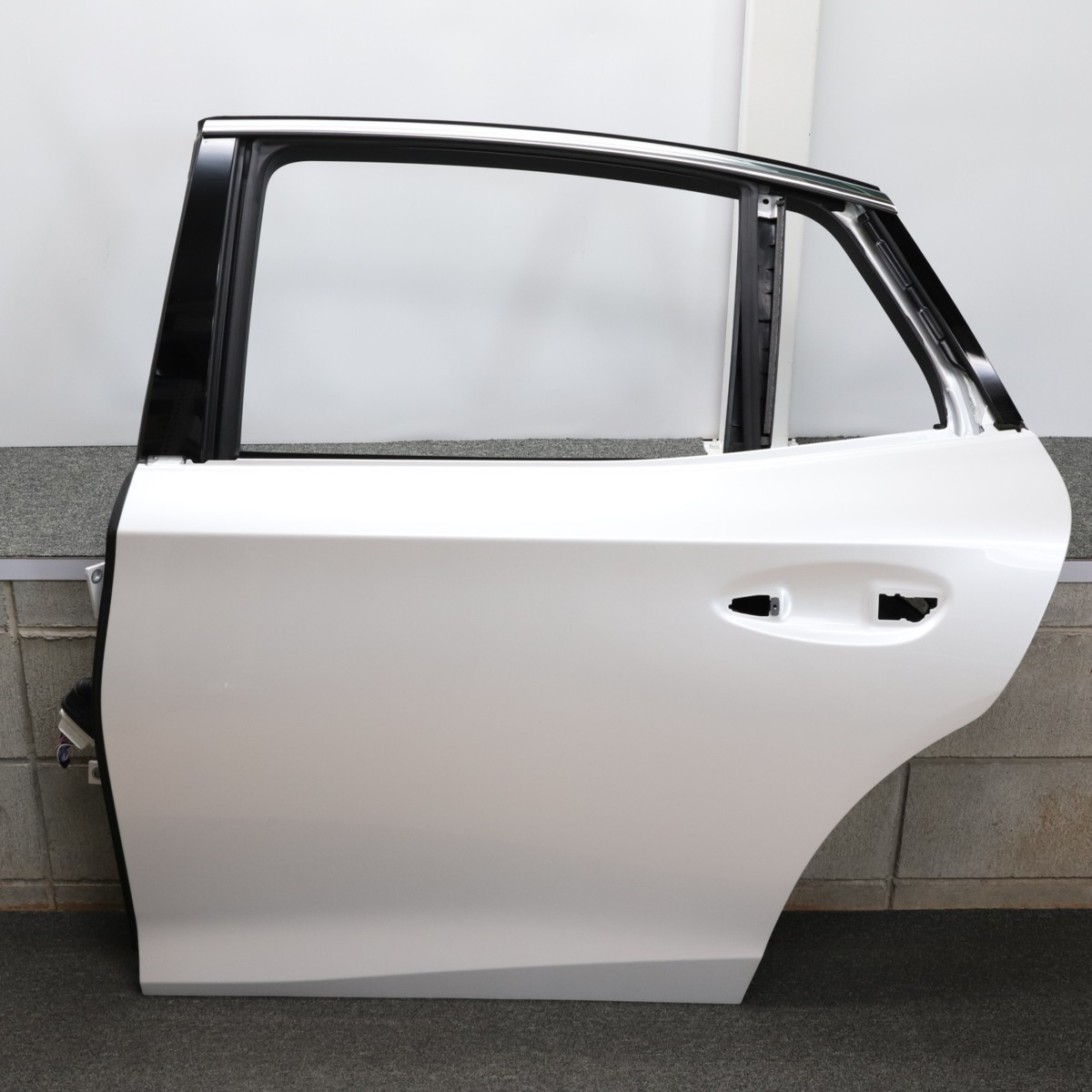 [L-8]レクサス LS500 VXFA50 085 左リアドア 67004-50120 Rear left door 検:GVF50 LS500h 中古