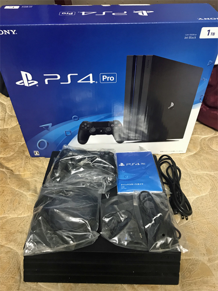 ☆ SONY ソニー PS4 Pro CUH-7000BB01 ジェット・ブラック/1TB 付属品