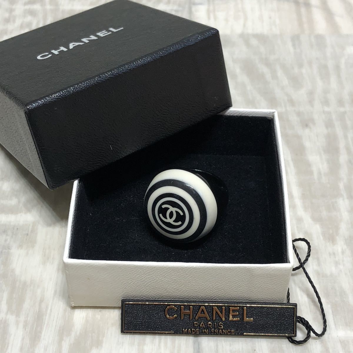 CHANEL ロゴ ココマーク リング・指輪 プラスチック ホワイト×ブラック