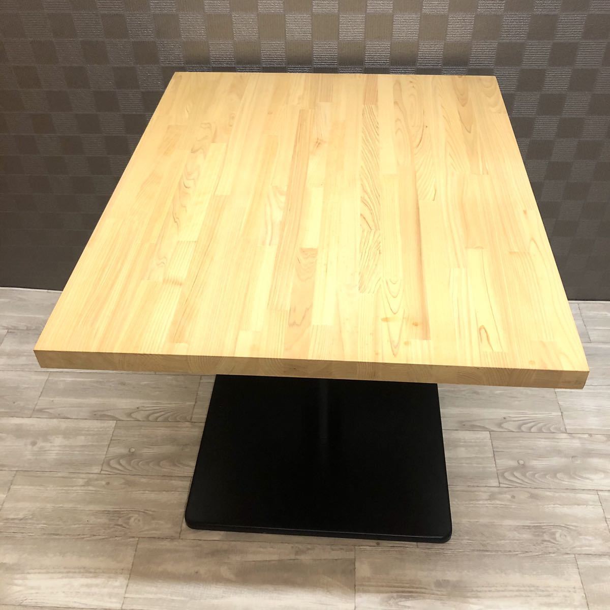 B 業務用 店舗用什器 2人用イス テーブルセット カフェテーブル ダイニングテーブル 飲食店 喫茶店 カフェなどに サイズ説明文内記載 2人用 売買されたオークション情報 Yahooの商品情報をアーカイブ公開 オークファン Aucfan Com