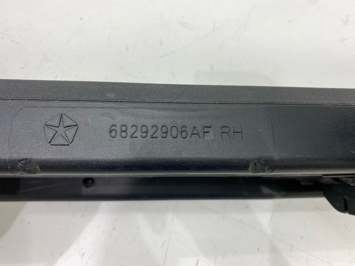 Jeep ラングラ－ JL 純正サイドステップ 右 68292906AF （GG-59