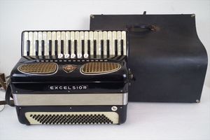 アコーディオン excelsiorのYahoo!オークション(旧ヤフオク!)の相場