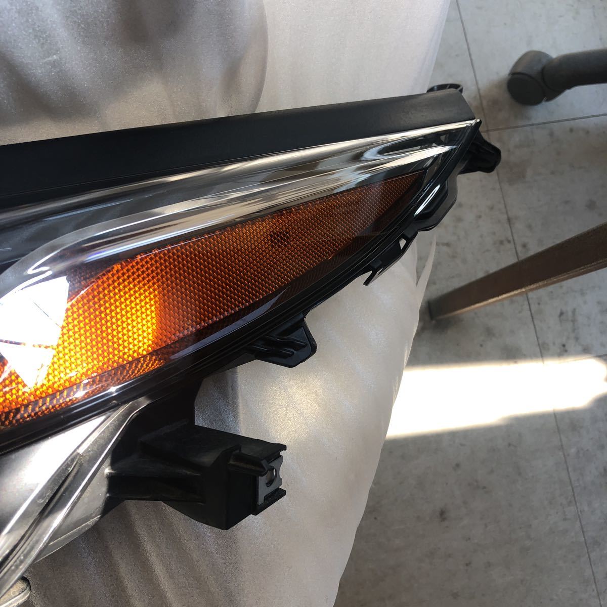 お買い得，人気】 プリウスPHV 左ヘッドランプ ZVW52 81185-47560