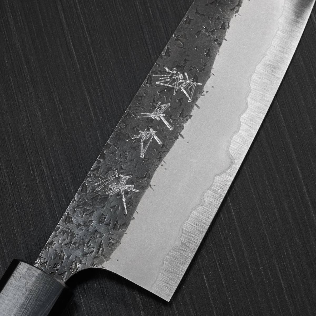包丁 三徳包丁 165mm 越前打刃物 伝統工芸士 黒崎優 鎚目黒打 青紙スーパー 雫 鍛造 TVで放送 黒崎優 黒崎 越前鍛冶 三徳包丁16 5センチ 三徳
