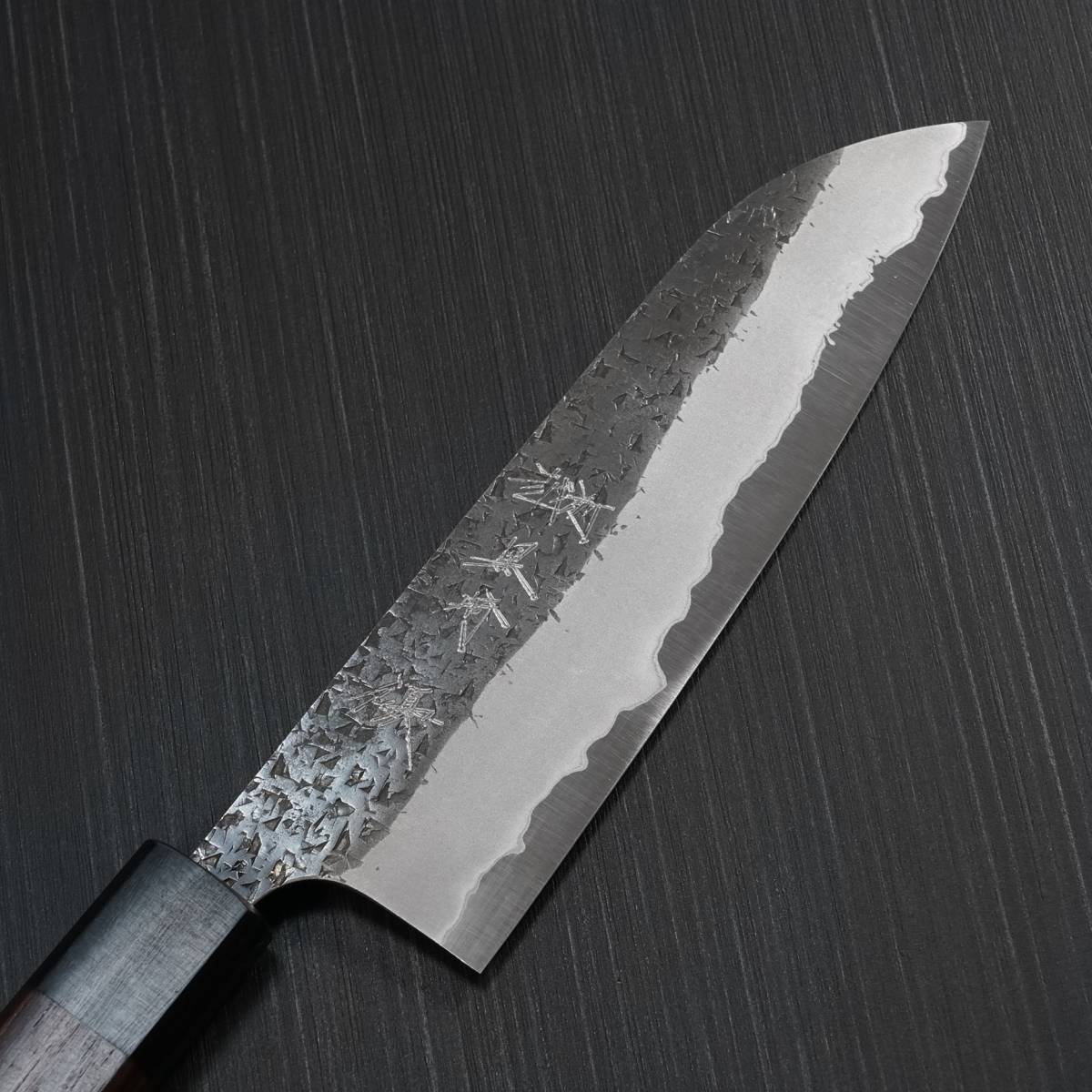 包丁 三徳包丁 165mm 越前打刃物 伝統工芸士 黒崎優 鎚目黒打 青紙スーパー 雫 鍛造 TVで放送 黒崎優 黒崎 越前鍛冶 三徳包丁16 5センチ 三徳