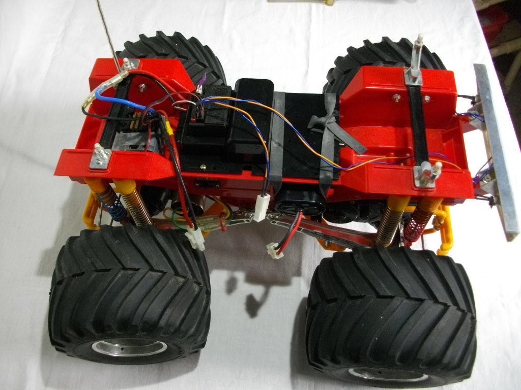 タミヤ 1/10RC 4×4×4 モンスタートラック ブルヘッドBULLHEAD