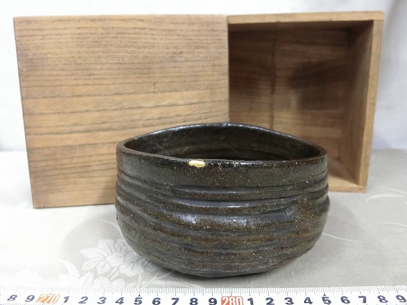A8058 時代陶器 古美濃 鉄釉 黒茶碗 高台なし 茶道具 【公式通販】