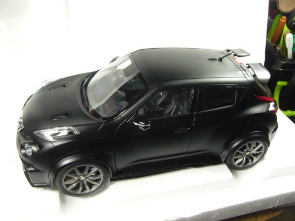 中古○ミニカー オートアート 1/18○ニッサン ジューク R 2.0 JUKE