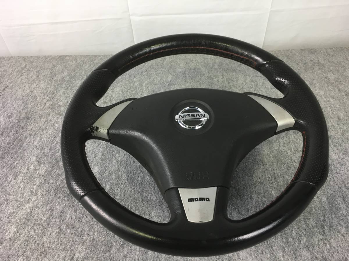 MOMO モモ 赤ステッチ オプション レザーステアリング レッド 日産