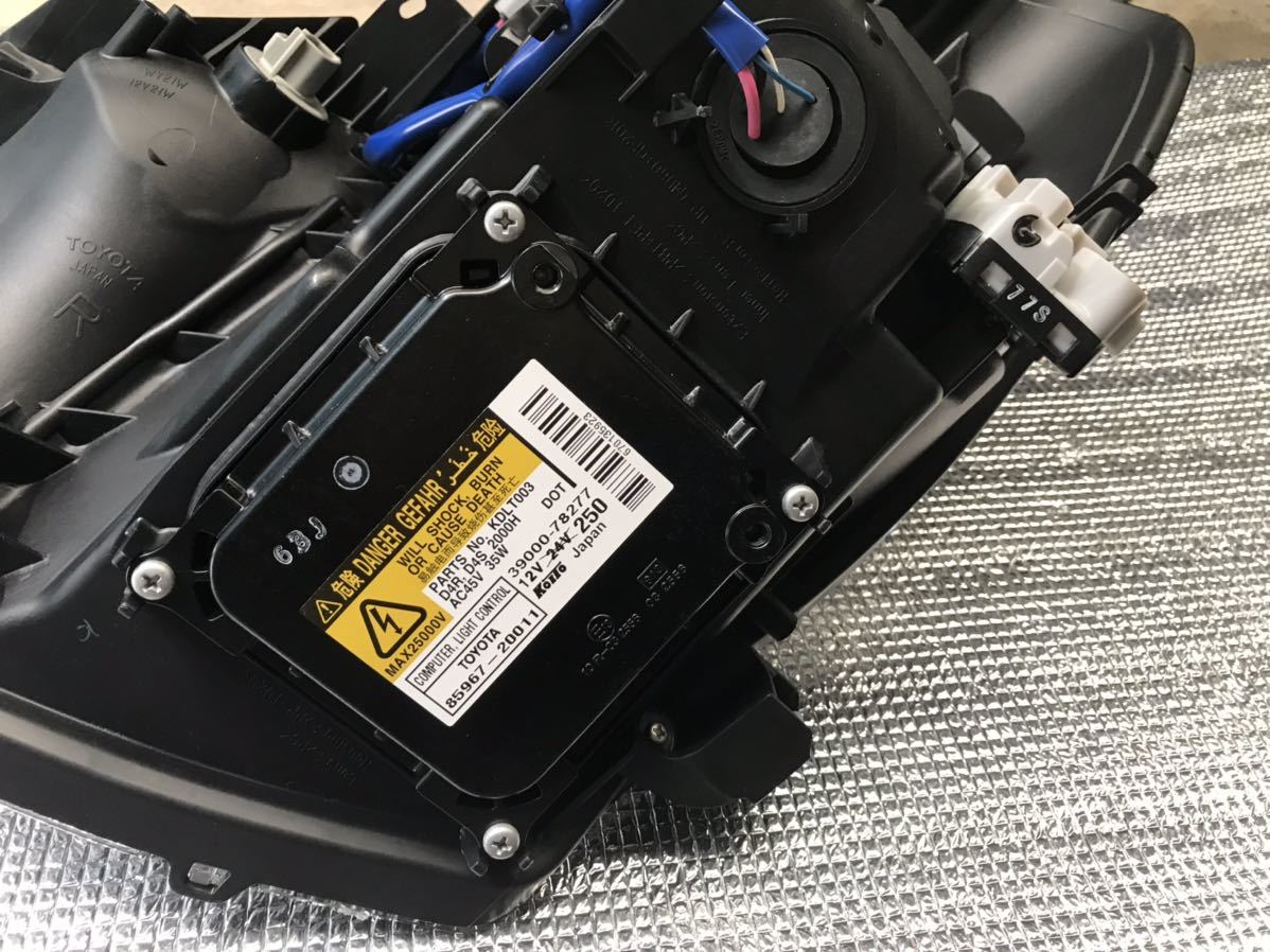 トヨタ IQ 純正 ディスチャージヘッドライト 左右セットLED