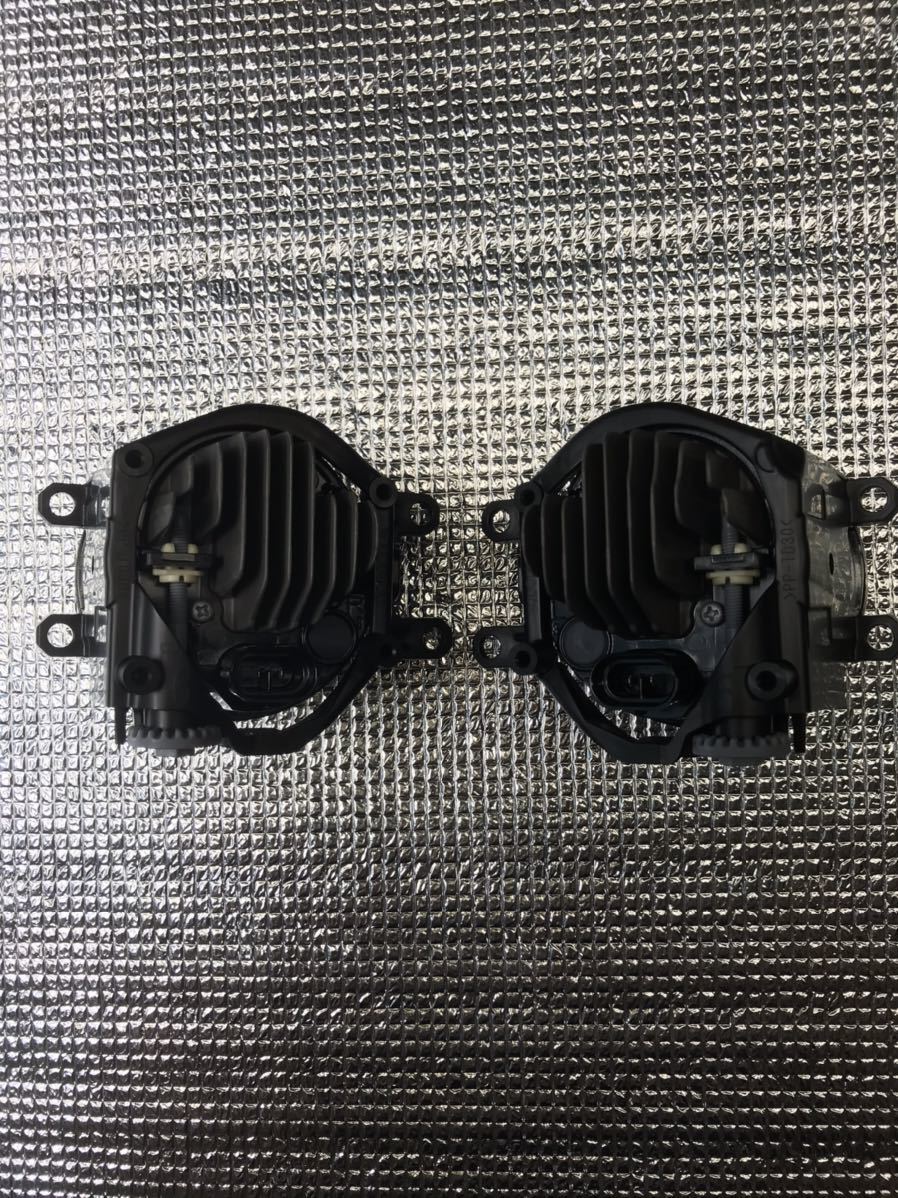 トヨタ IQ 純正 ディスチャージヘッドライト 左右セットLED