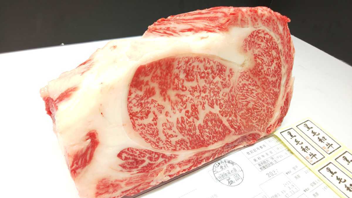 適寝肉@肉29　A5等級　特撰サーロイブロック②　群馬県産黒毛和牛　1，76キロ㌘　冷蔵発送 A5 A5等級 適寝肉@肉29 群馬県産黒毛和牛 特撰サーロイブロック② サーロインA5等級