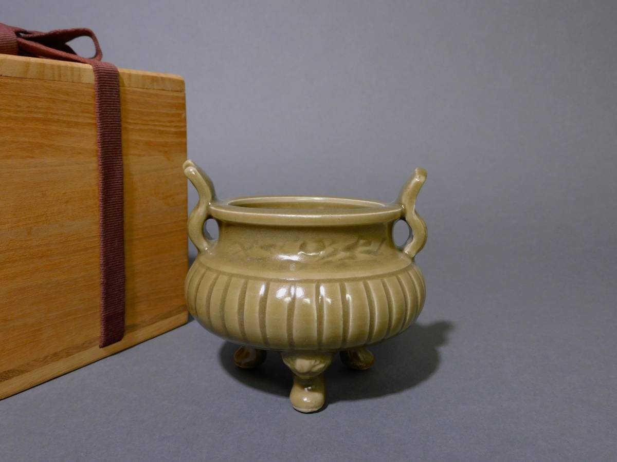 中国美術　龍泉窯　青磁　香炉　三足　古美術　骨董　骨董品　中国骨董 龍泉窯 青磁三足香炉 宋時代 0 龍泉三 来歴有 博物館展示品 1 青磁