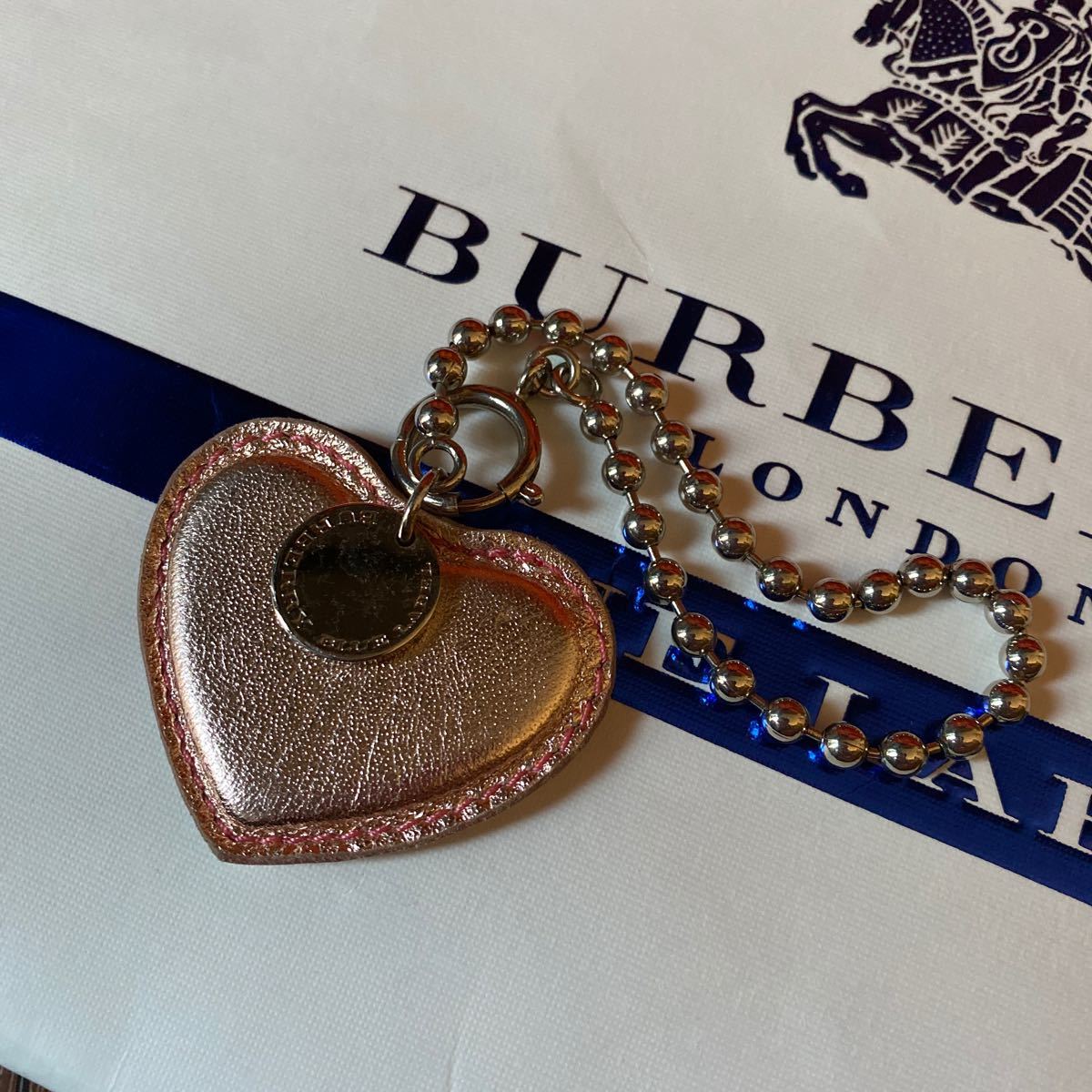 バーバリーブルーレーベルburberryのキラキラキーホルダーバッグチャームピンク 女性用 売買されたオークション情報 Yahooの商品情報をアーカイブ公開 オークファン Aucfan Com