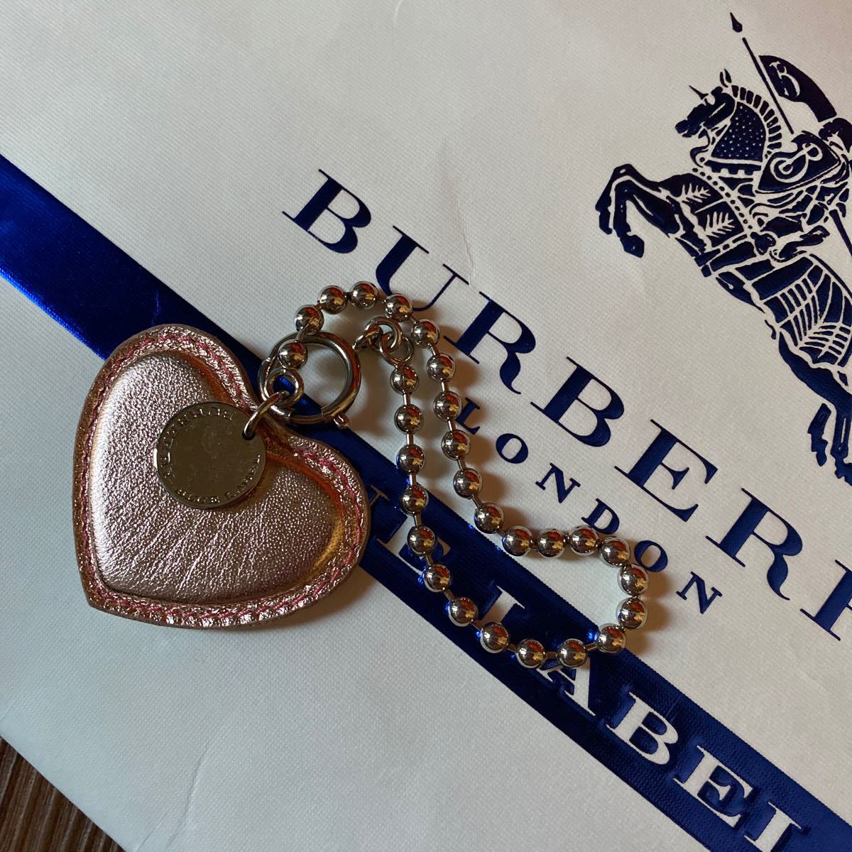 バーバリーブルーレーベルburberryのキラキラキーホルダーバッグチャームピンク 女性用 売買されたオークション情報 Yahooの商品情報をアーカイブ公開 オークファン Aucfan Com
