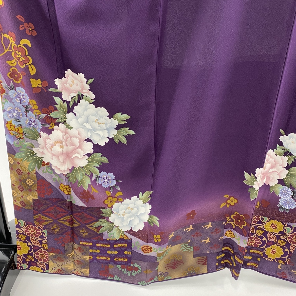 振袖 美品 名品 牡丹と藤 桜 金彩 ぼかし 濃紫 袷 身丈163cm 裄丈66cm  