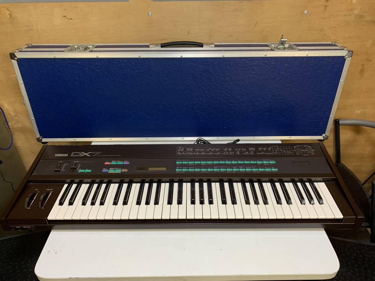 「 DX7 」YAMAHA・FM音源搭載デジタルシンセサイザー DX7 YAMAHA YAMAHA「 」 ヤマハ FM音源搭載デジタルシンセサイザー