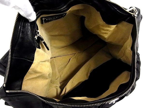 PRADA プラダ レザー - レディース ナイロン テスートナイロン トライアングルロゴ ワン 0 ミニ ロゴプレート 極美品 1円 ショルダーバッグ 時代を超えて愛される、プラダの「Re