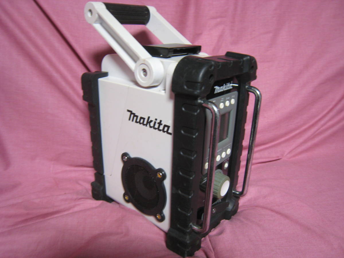 □makita マキタ 充電式ラジオ 【MR100】 作業場 現場 非常時☆①