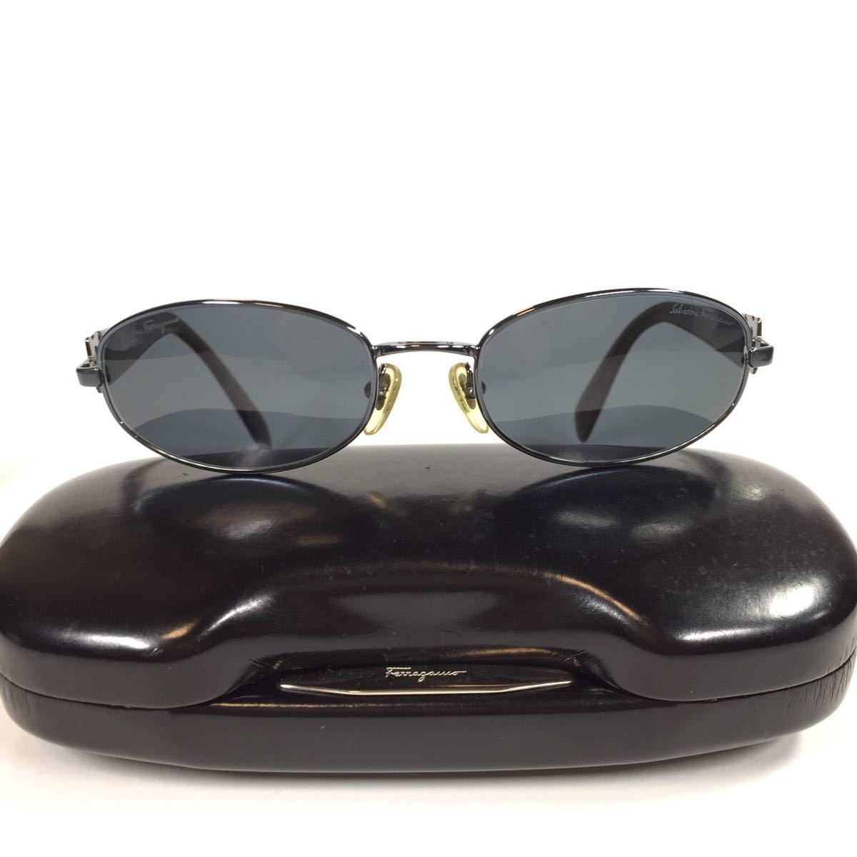 フェラガモ】本物 Ferragamo サングラス ガンチーニ金具 1019 グレー色 