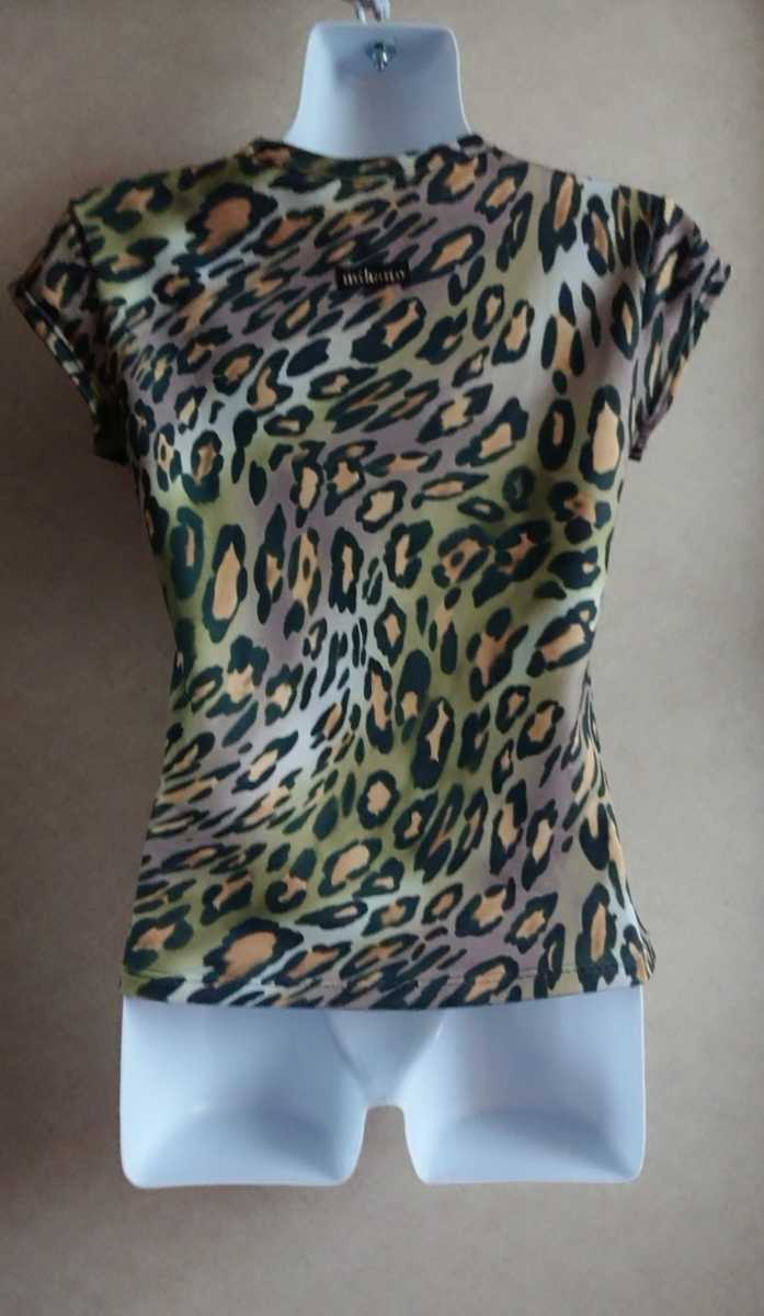 ★美品ミカノmikanoTシャツ（カーキ/豹柄）ヨガ　ピラティス　ダンス　ヨガウェア　バレトン　ヨガウェア　レオパード　オシャレ　キレイ系_2