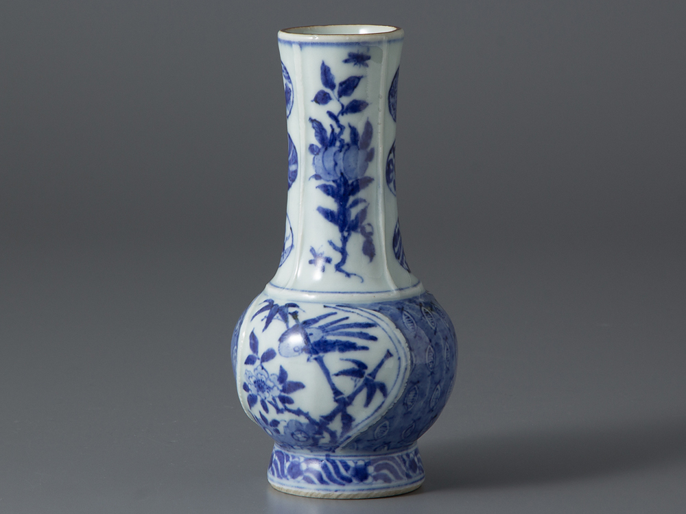 源】《江戸中期前半》古伊万里 染付 花蝶図 底厚時代物 蕎麦猪口