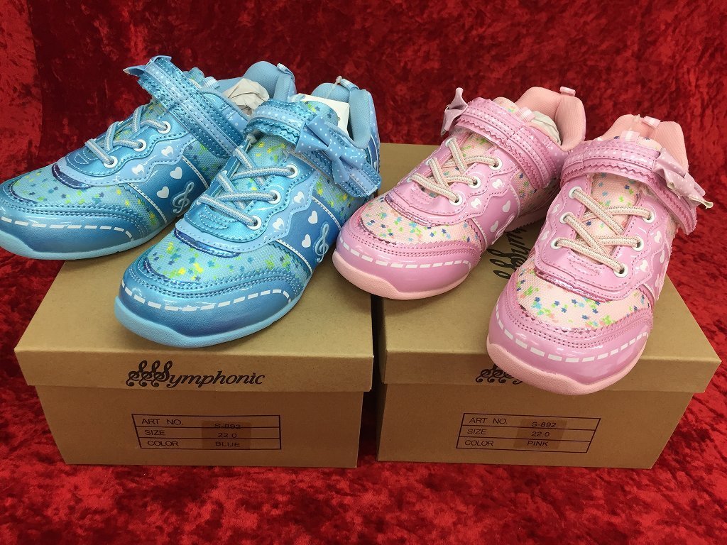 09 540 Aq スニーカー 運動靴 22 0cm 女の子 可愛いキッズシューズ 子供靴 2点セット 百貨店取扱いブランド シンフォニック 22cm 売買されたオークション情報 Yahooの商品情報をアーカイブ公開 オークファン Aucfan Com
