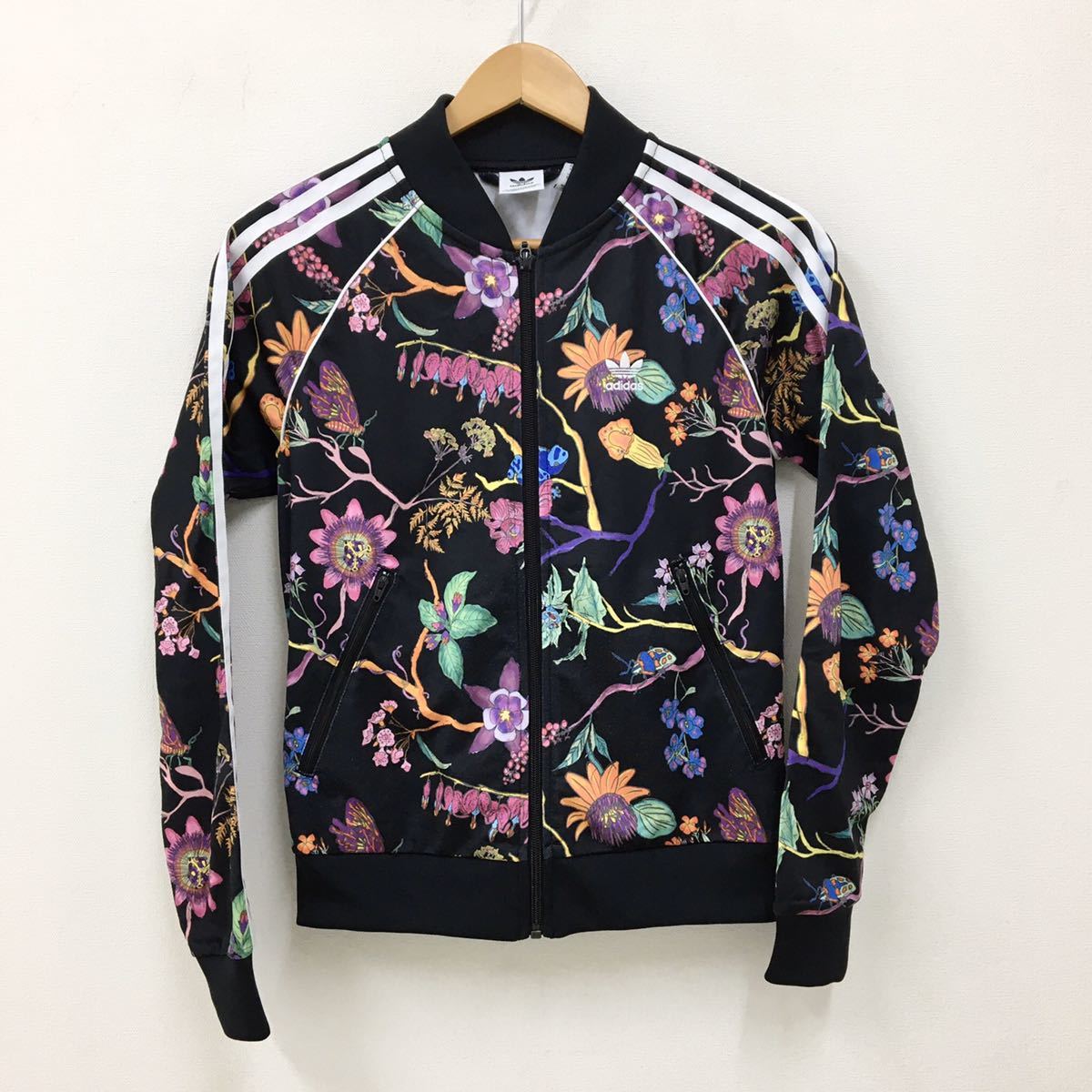  K047 正規品 adidas アディダス トラック ジャケット ジップ 長袖 スポーツ パーカー ジャージ 花柄 レディース サイズ M(アディダス)｜売買されたオークション情報、yahooの商品情報をアーカイ ジャージ