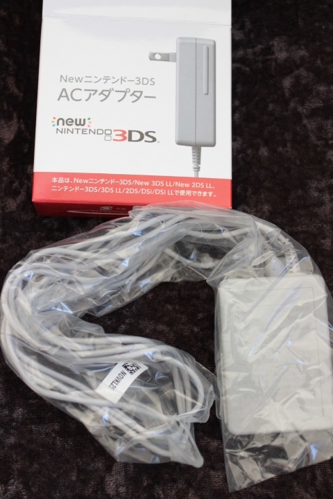 Nintendo 2DS LL本体、ACアダプター、とびだせどうぶつの森amiibo+