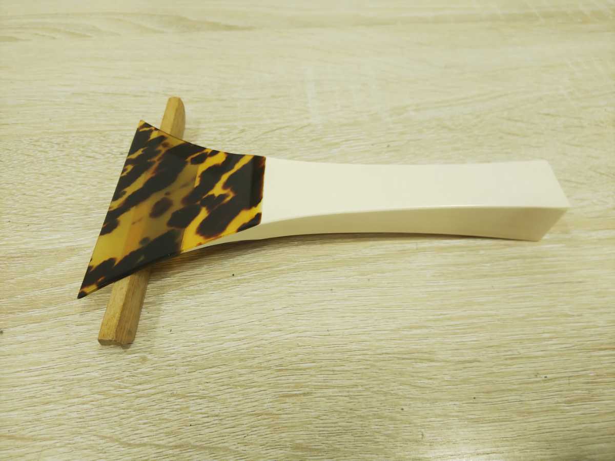15 楽器 三味線 鼈甲 べっ甲 撥 バチ 一枚甲 全長約18.2cm 開き約9.4cm 重量140g 三味線 撥 商品詳細：本物天然べっ甲 ベッコウ バチ メルカリ