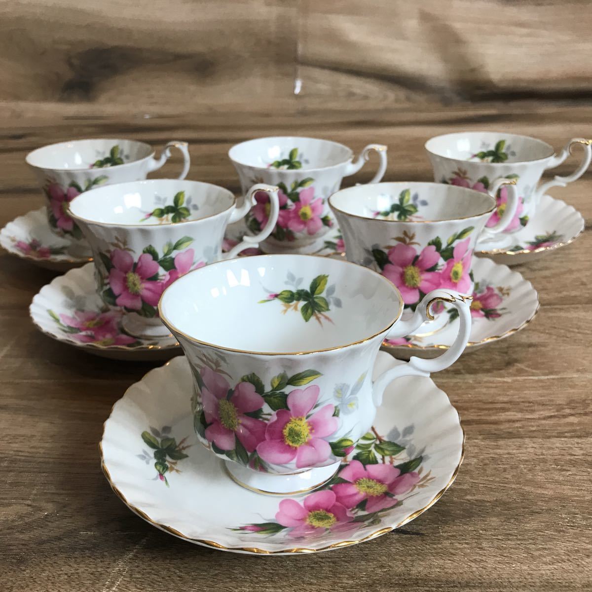 新品，低価 130-123 Y83-845503 ROYAL ALBERT ロイヤルアルバート カップ&ソーサー Prairie Rose 花柄 ピンク 金彩 ティーカップ 6客(ロイヤルアルバート)｜売買されたオークション情報、yahooの商品情報をアーカイ ロイヤルアルバート