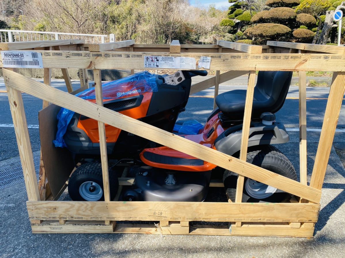 Husqvarna ハスクバーナ　乗用型芝刈機　草刈機　ガーデントラクターTS242 新品・未使用 取扱説明書付き