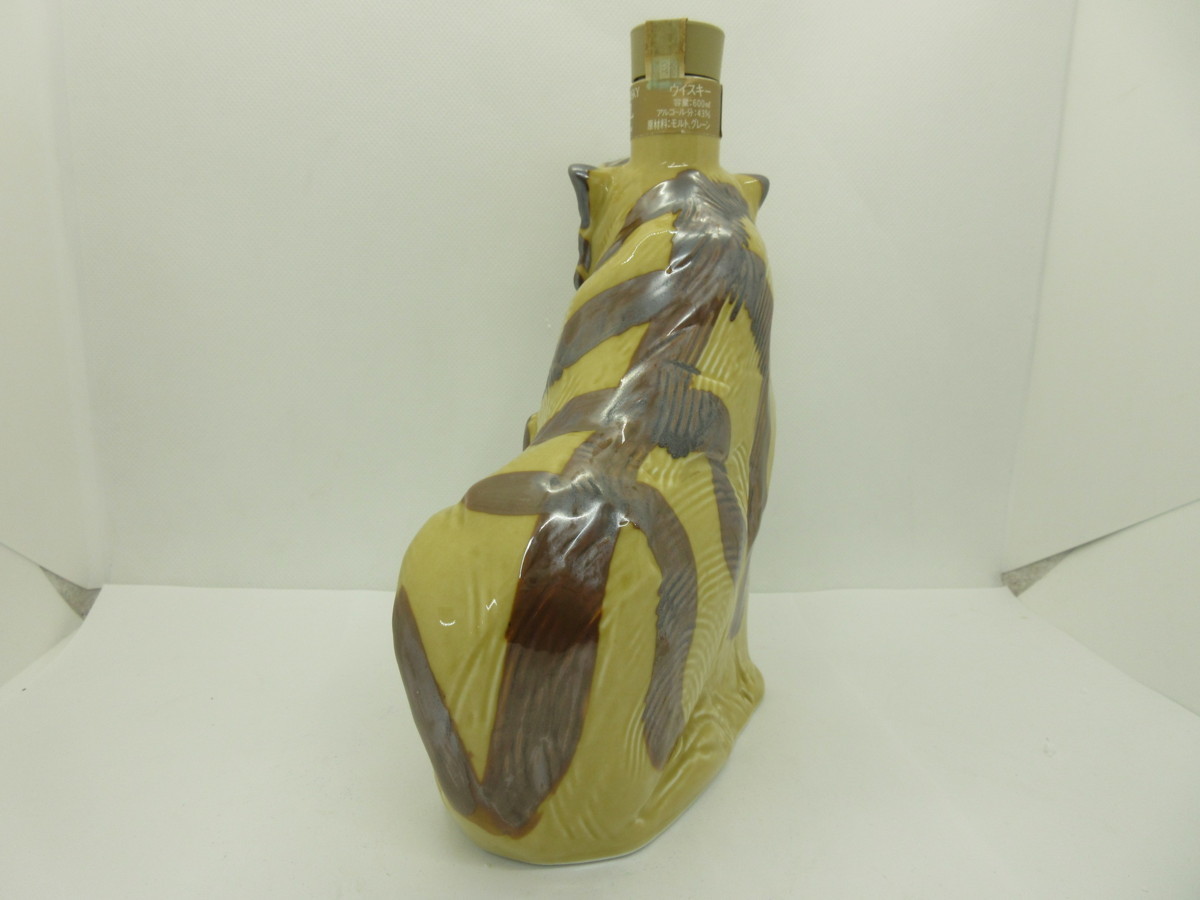 サントリー ローヤル 12年 干支ボトル 寅歳 陶器 SUNTORY ROYAL 600ml
