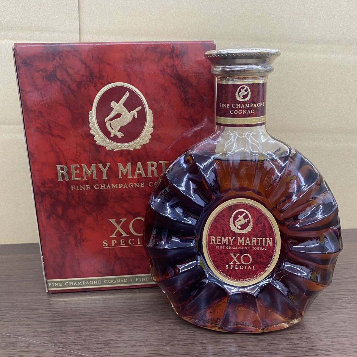 人気SALE，最新作 未開栓 REMY MARTIN レミーマルタン XO SPECIAL スペシャル ブランデー コニャック 700ml 40% 箱付き ①(レミーマルタン)｜売買されたオークション情報、yahooの商品情報をアーカイブ公開 - オークファ コニャック