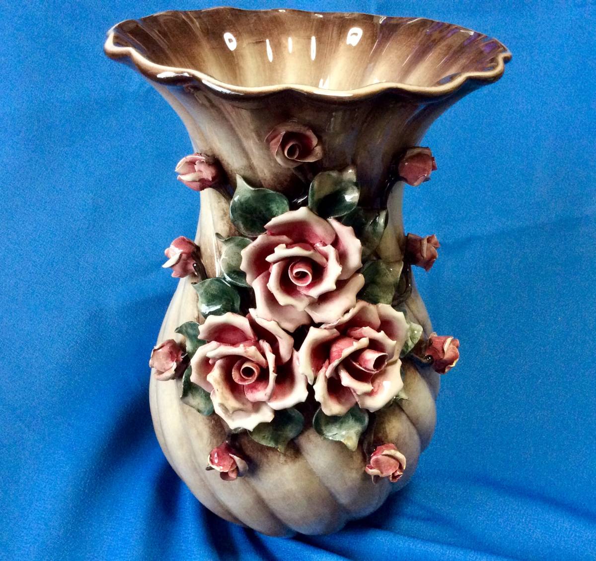 イタリア製　薔薇　メイドインイタリア　花瓶　35年前　　MADE　IN　ITALY　　陶器　花瓶　置物　　イタリア製花瓶　薔薇