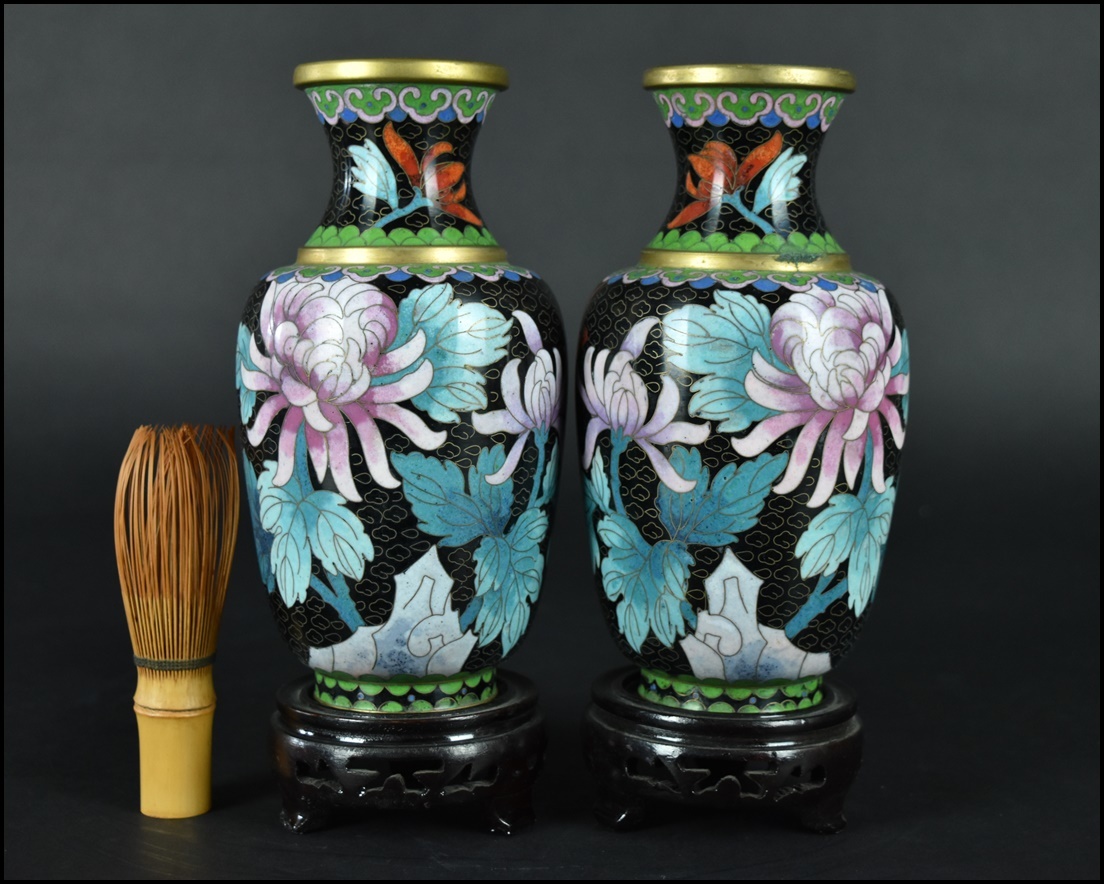中国美術 唐物 銅製 七宝焼 花図花瓶 唐木台 一対 古美術品 高さ21.7cm 