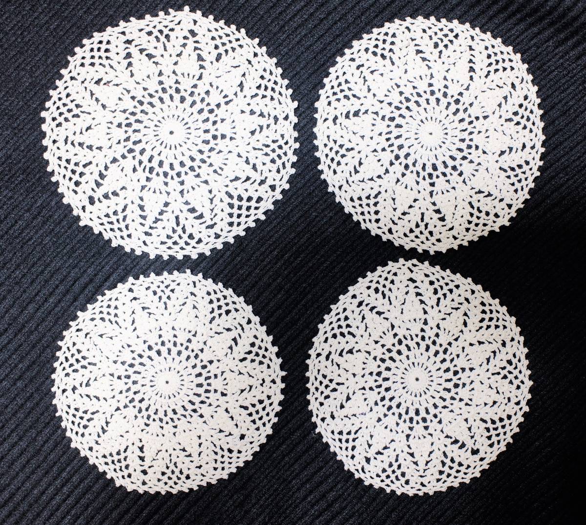 ハンドメイド■レース編み「クロッシュレースドイリー　４枚セット」26■＃40オフホワイト　コースターなどに_1