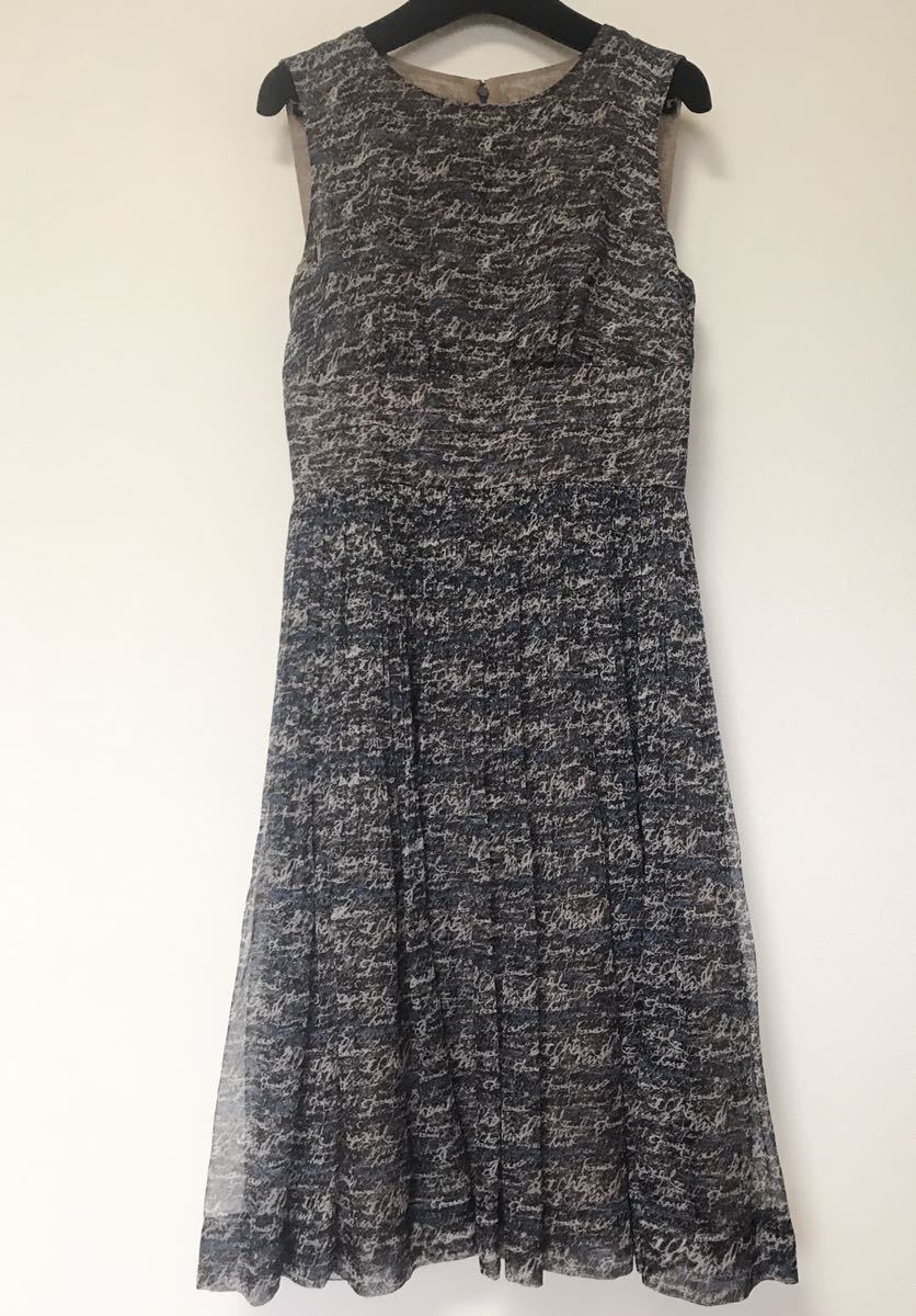 Chanel シャネル ロゴプリント シルクシフォン ワンピース 36 ワンピース ロング 売買されたオークション情報 Yahooの商品情報をアーカイブ公開 オークファン Aucfan Com