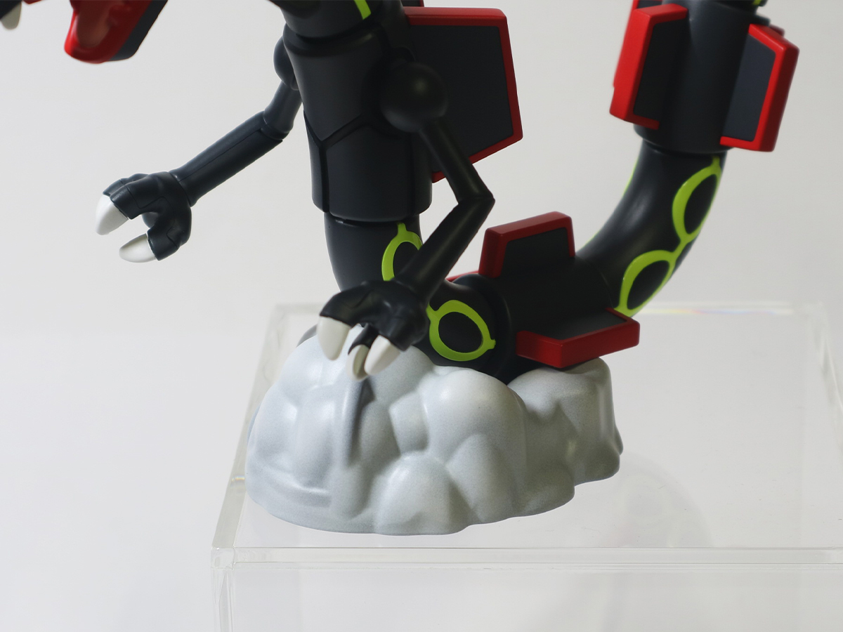 ポケプラ】レックウザ 色違い塗装完成品 蛍光塗装 / 黒いレックウザ
