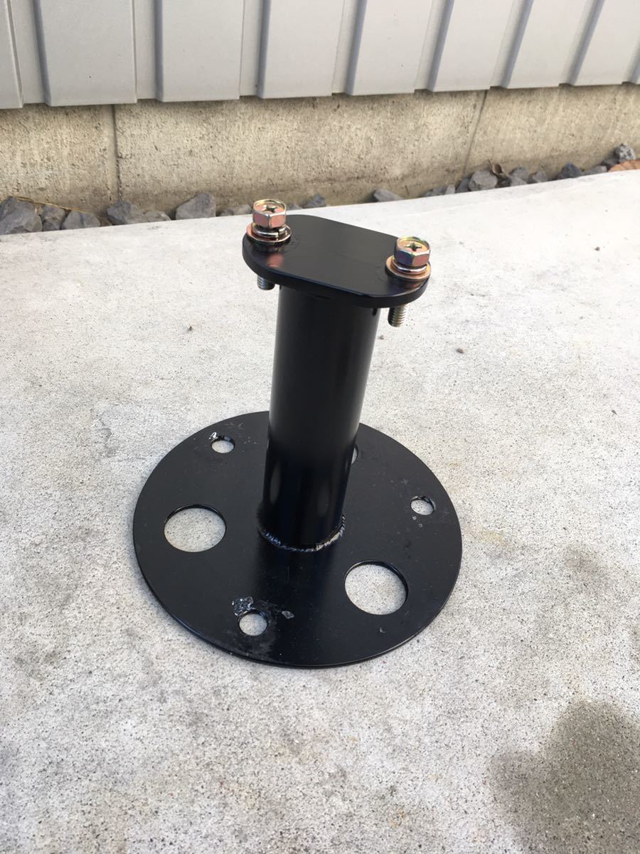 ランクル70 など背面スペアタイヤキャリアに何か取り付けるブラケット