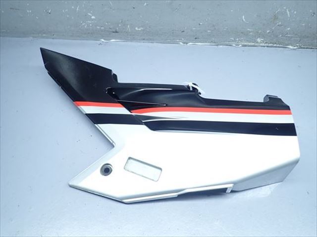 専用ページです。 βBJ11-1 カワサキ ZX-10 ZXT00B (H元年式) 純正 サイドカバー サイド