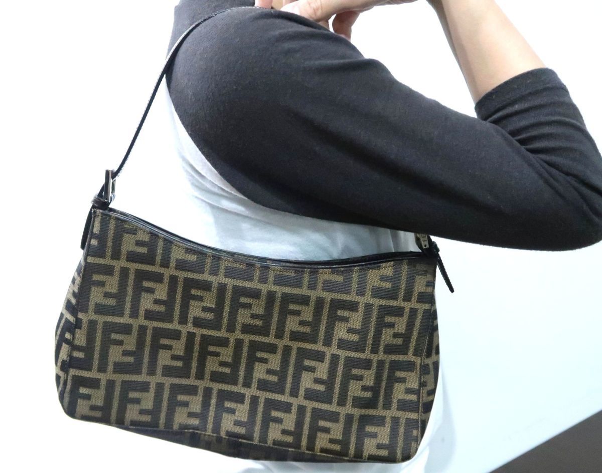 極美品 フェンディ ズッカ ショルダーバッグ FENDI ポーチ ズッキーニ 