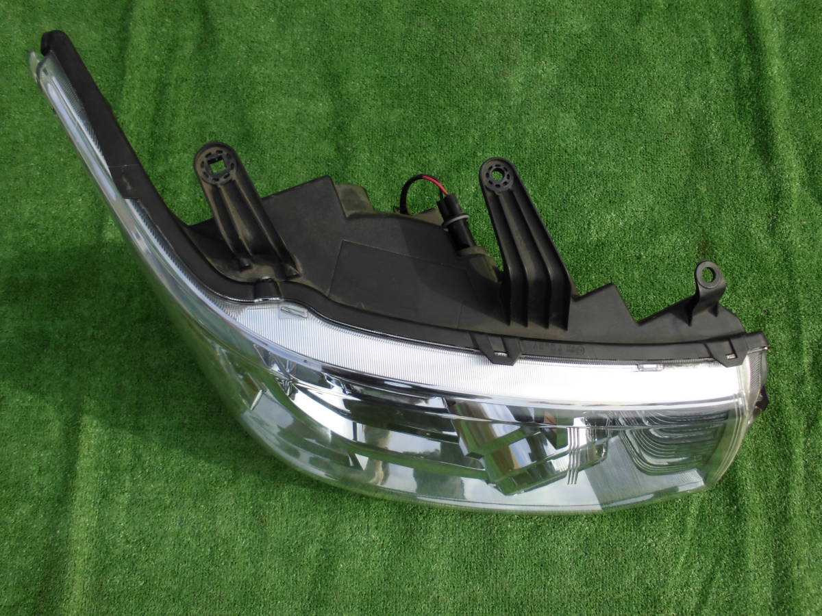 三菱 デリカD:5 / D5 CV5W CV1W CV2W CV4W 純正 HID ヘッドライト 右