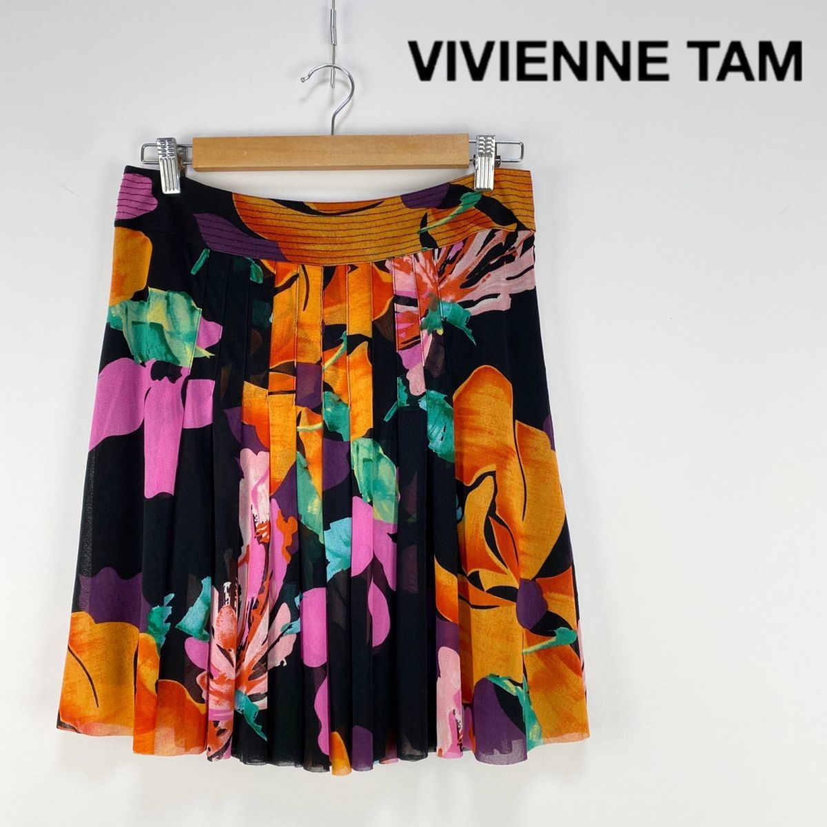 VIVIENNE TAM ヴィヴィアンタム 花柄 膝丈 フレアスカート オレンジ 黒  